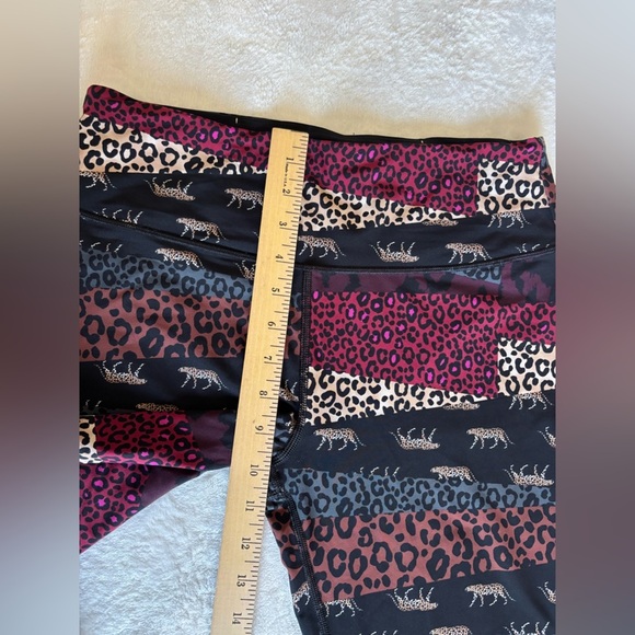Victoria's Secret Sport Leggings Size L Pink and Black Leopard print - Picture 7 of 11